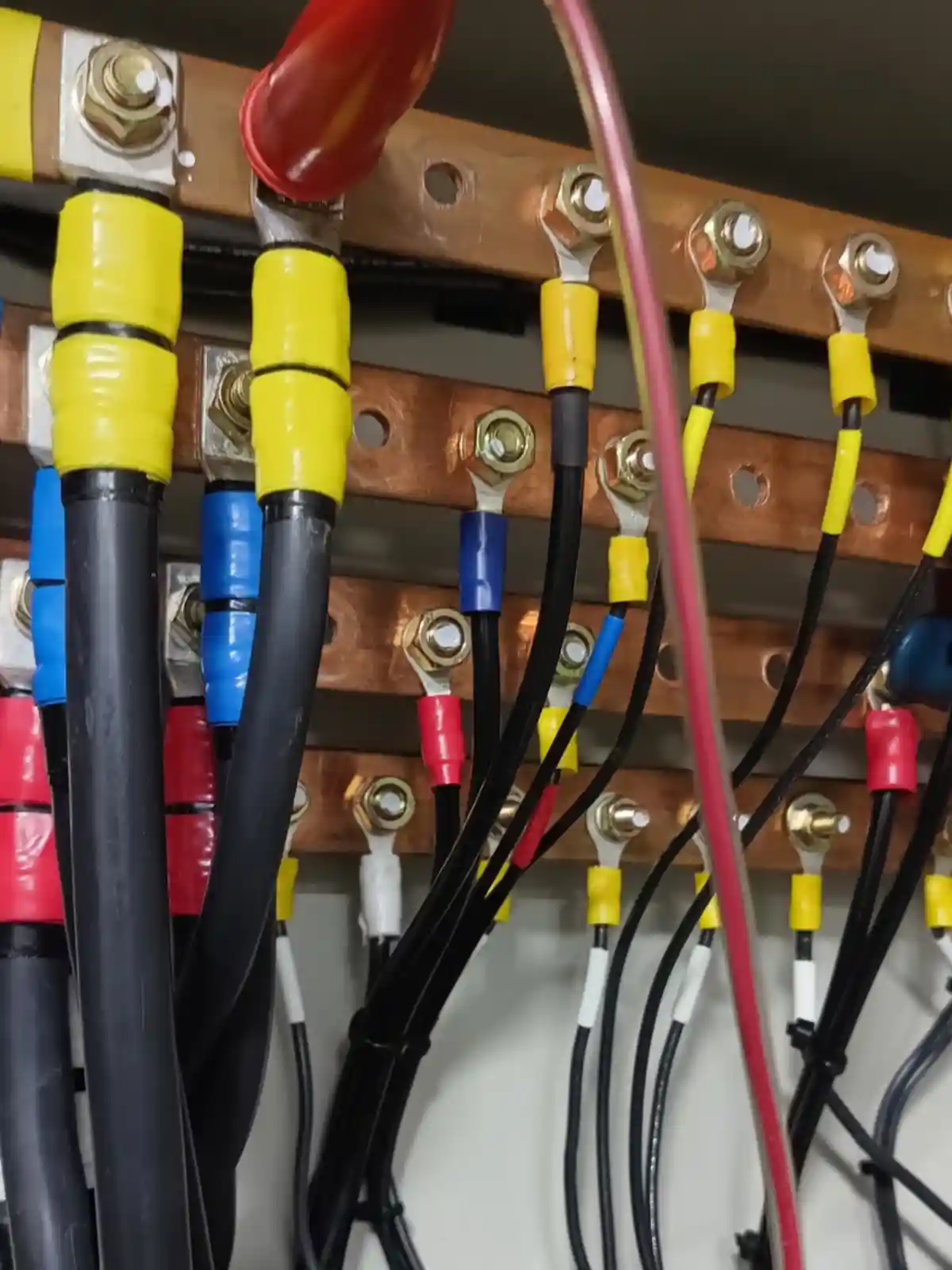 Cálculo de caída de tensión en Cali - Raúl Vallejo, diagnóstico eléctrico industrial